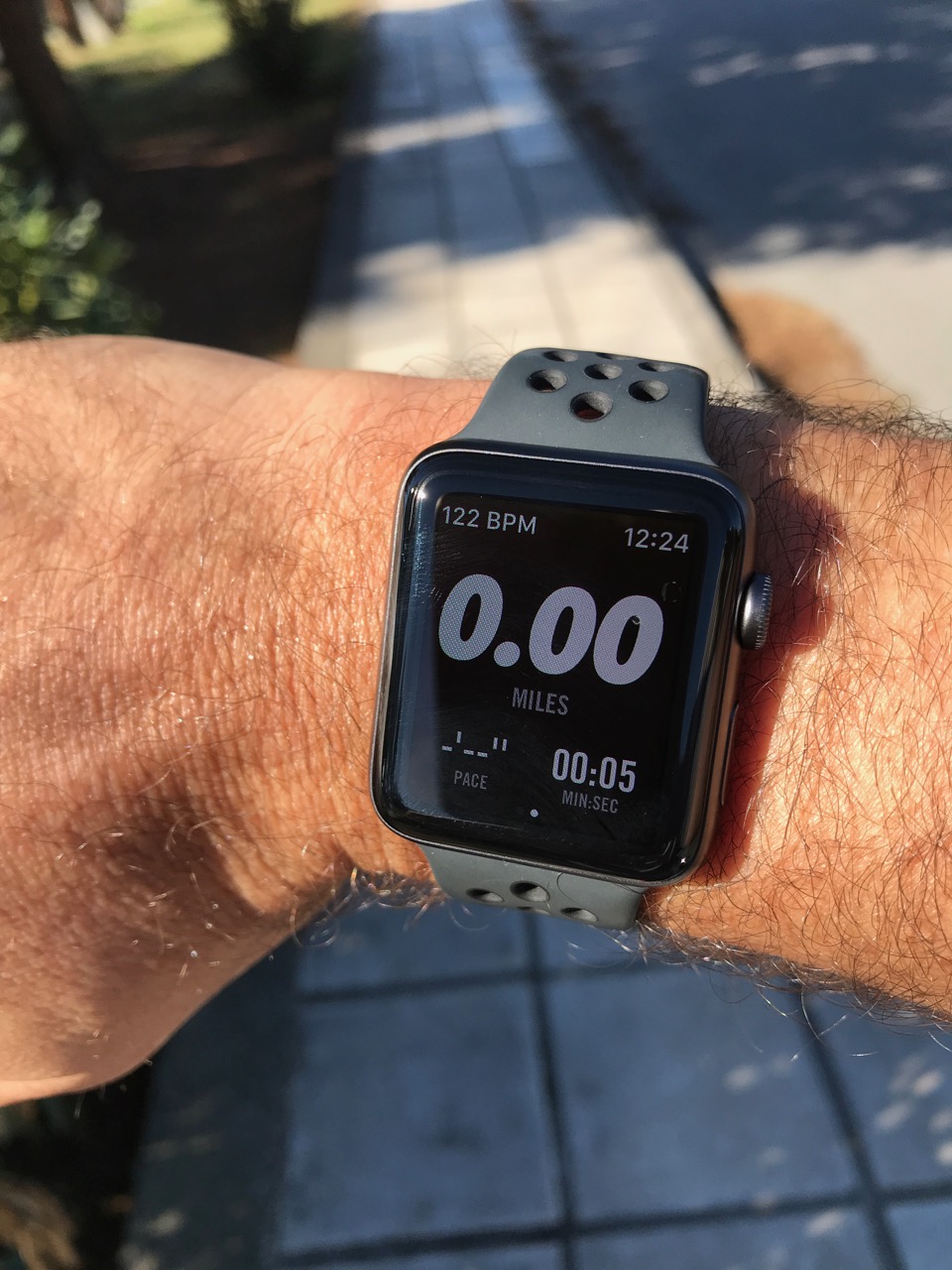 5 Key Differences Between the Apple Watch Series 3 and Garmin