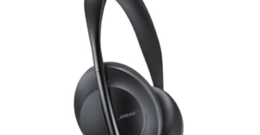 a black headphones with a black handle