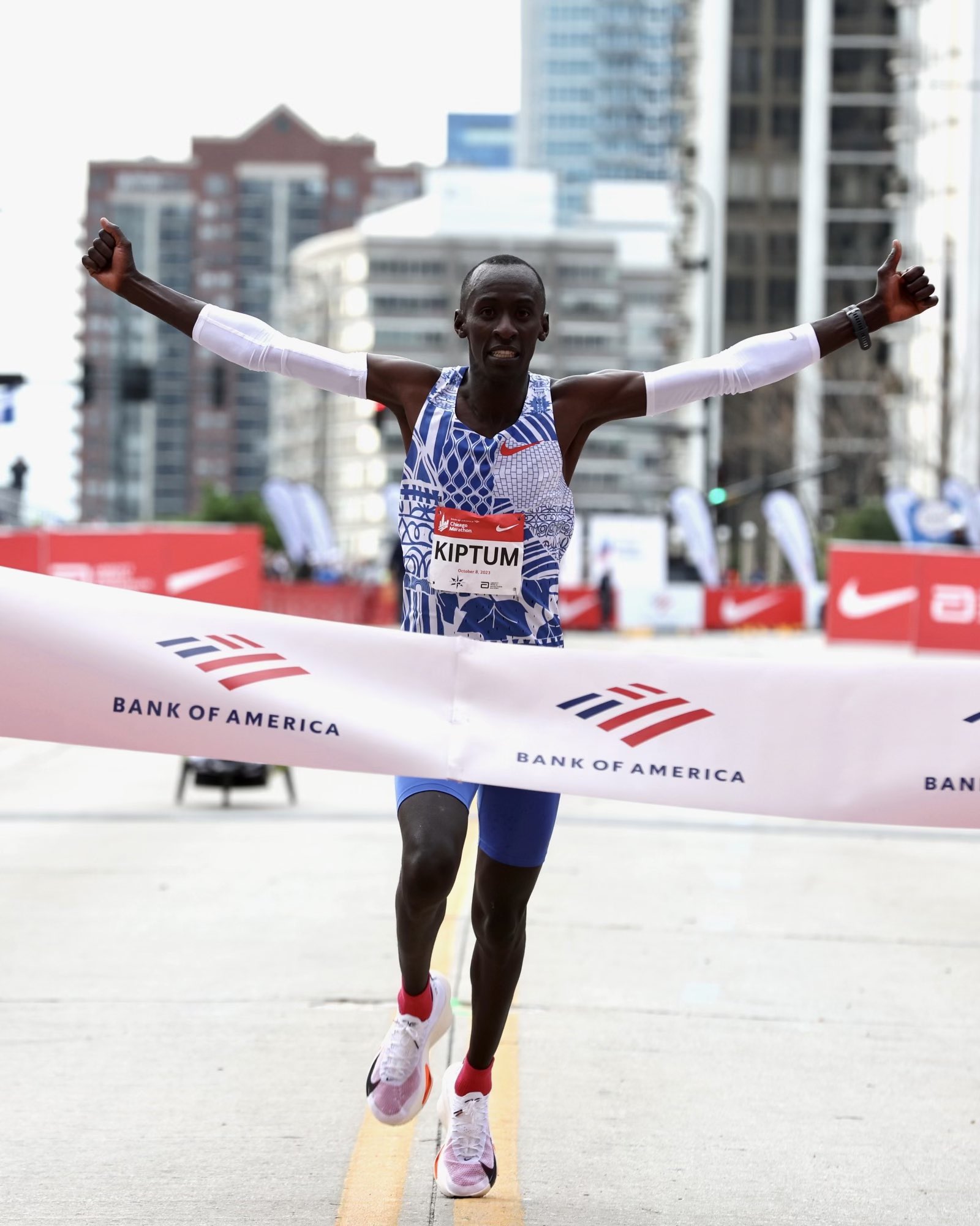 An Amazing New World Record Set at the Chicago Marathon - Running with ...